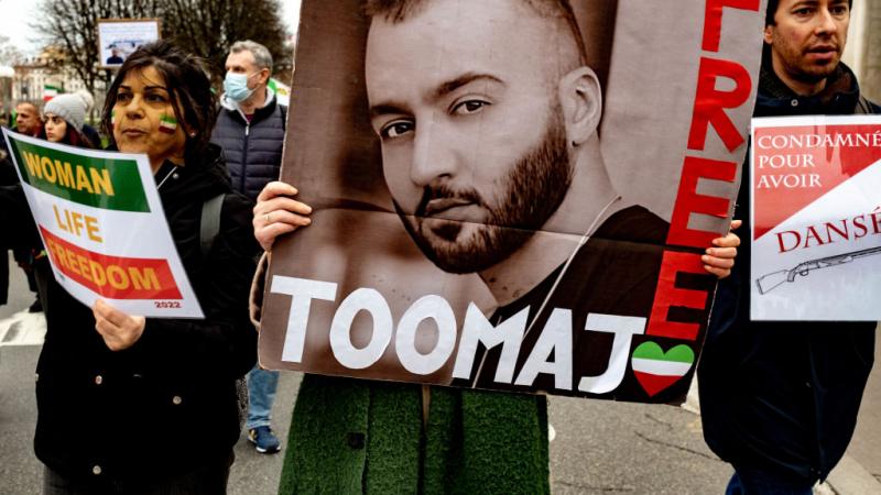 إلغاء حكم الإعدام الصادر بحق مغني الراب توماج صالحي في إيران