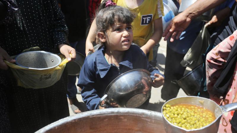 ما تزال إسرائيل تعرقل تسليم المساعدات والخدمات الضرورية إلى أهالي غزة - غيتي