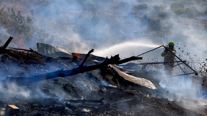 حتى يوم أمس واصلت إسرائيل العمل على إطفاء الحرائق التي اندلعت جراء صواريخ حزب الله