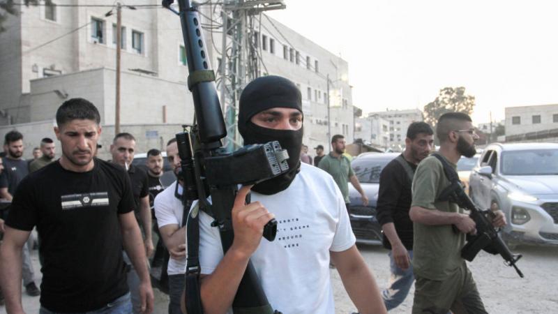 حذر جيش الاحتلال حكومة نتنياهو من أن سياستها بقطع التمويل عن السلطة الفلسطينية قد تدفع الضفة الغربية المحتلة إلى انتفاضة ثالثة