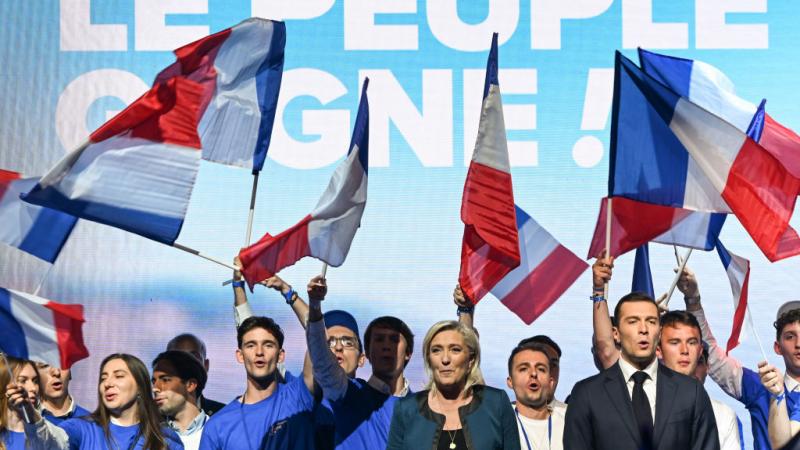 يتقدم اليمين المتطرف في فرنسا بفارق واسع عن منافسيه