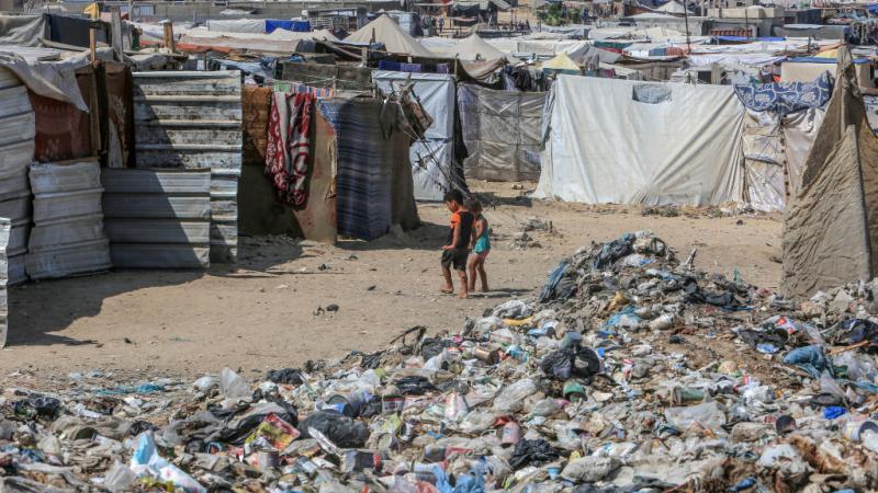 أوضاع كارثية صعبة يعيشها النازحون في المخيمات بقطاع غزة