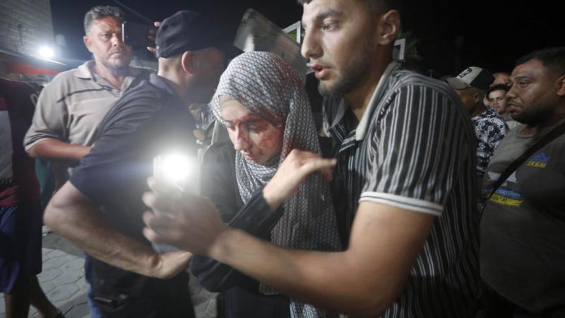 جريحة فلسطينية جراء القصف الإسرائيلي ليلا