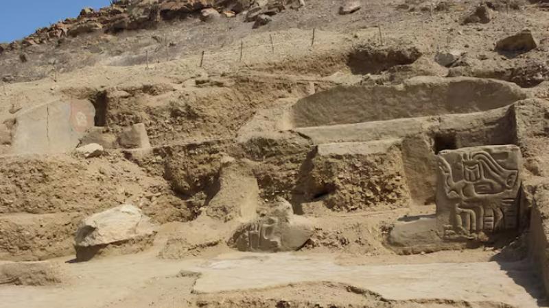 عثر فريق علماء الآثار على بقايا ما قد يكون سلمًا مركزيًا يمكن من خلاله الصعود إلى ما يشبه المنصة في الجزء الأوسط من المعبد