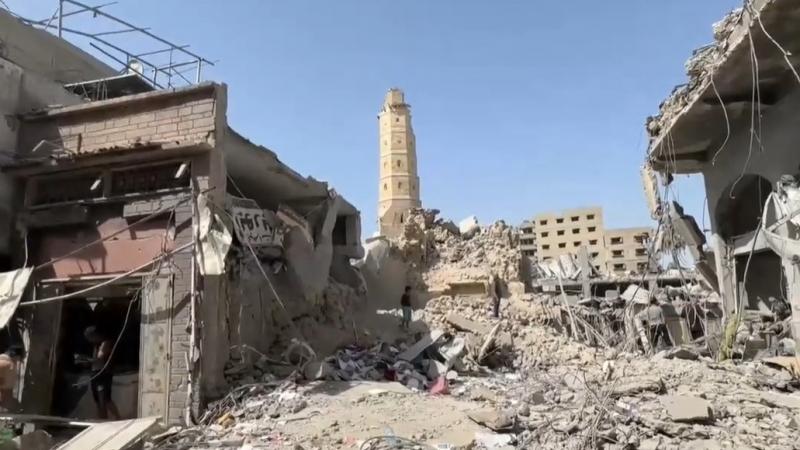  قصفت طائرات الاحتلال الإسرائيلي سوق القيسارية التاريخي للذهب وقصر الباشا وسط غزة