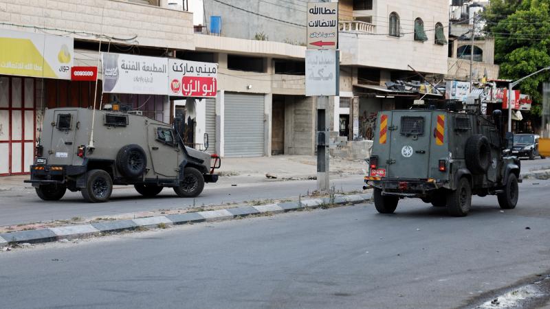 يصعَّد جيش الاحتلال اعتداءاته في الضفة الغربية بما فيها مدينة القدس المحتلة بالتوازي مع عدوانه على غزة - رويترز