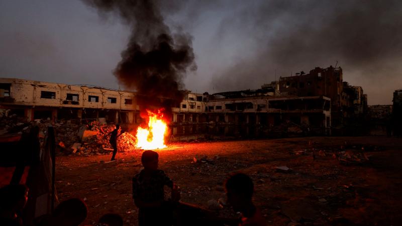 إصابات إثر قصف الاحتلال مواطنين في مدينة غزة - رويترز
