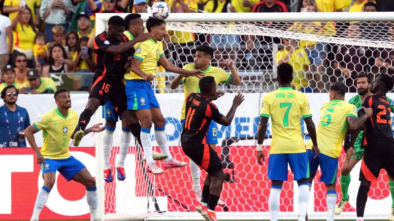 البرازيل تكتفي بالتعادل مع كولومبيا وتلاقي الأوروغواي - رويترز