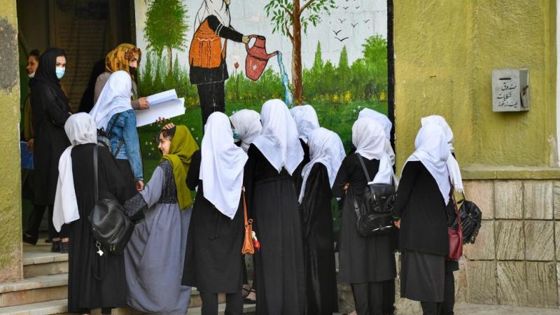 فتيات أفغانستان خارج المدارس للعام الثالث على التوالي -  غيتي