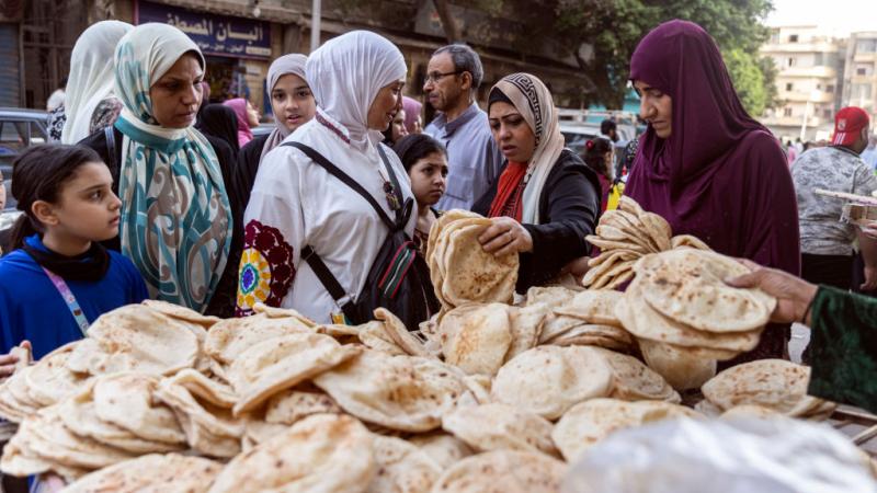 رفعت الحكومة المصرية سعر الخبز المدعوم بنسبة 300% في يونيو