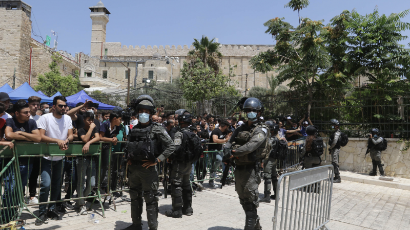  الأوقاف الإسلامية: "سياسة الاحتلال اليوم واضحة باستهداف عبادة الفلسطينيين المسلمين داخل الحرم" - وفا