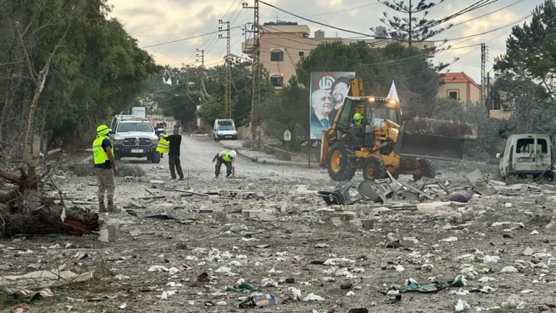 شنّ جيش الاحتلال غارات على قرى وبلدات الجنوب اللبناني، موقعًا شهداء وجرحى