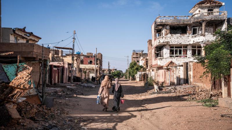 يخوض الجيش السوداني وقوات الدعم السريع حربًا مستمرة منذ منتصف أبريل 2023 - غيتي